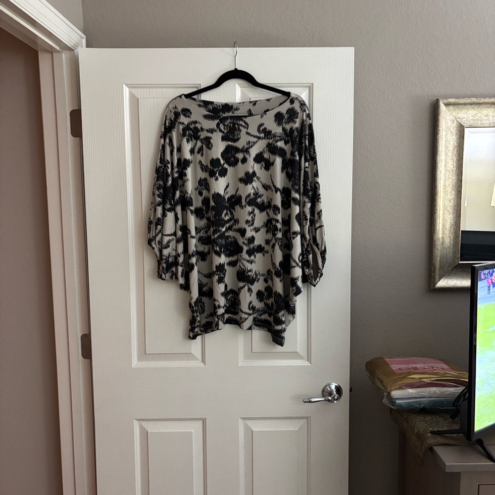 bryn Walker Abstract Print Top in Black and Creamy Grey